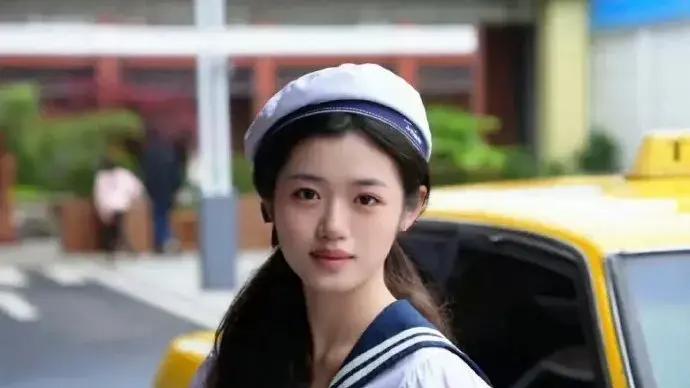 于正新签‘芭蕾版四不像’，网友：这是娱乐圈的脸替大挑战吗？