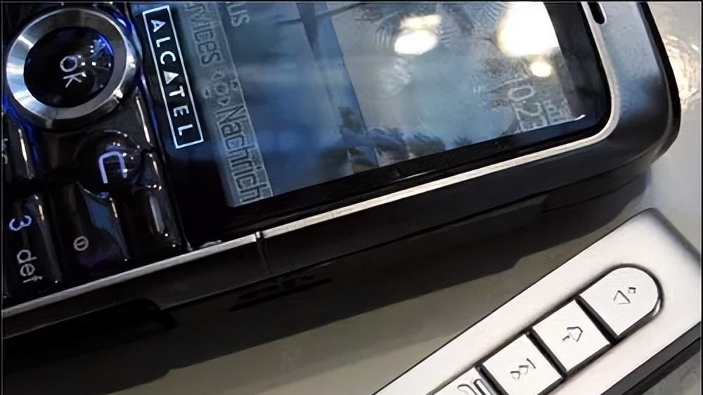 这才是音乐手机的外放之王，十多年无人超越，三声道无敌！