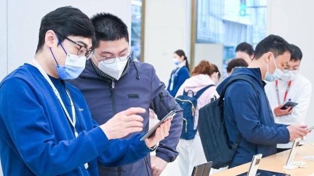 中美韩手机三季度营收断崖对比：苹果6761亿，三星4072亿，华为呢