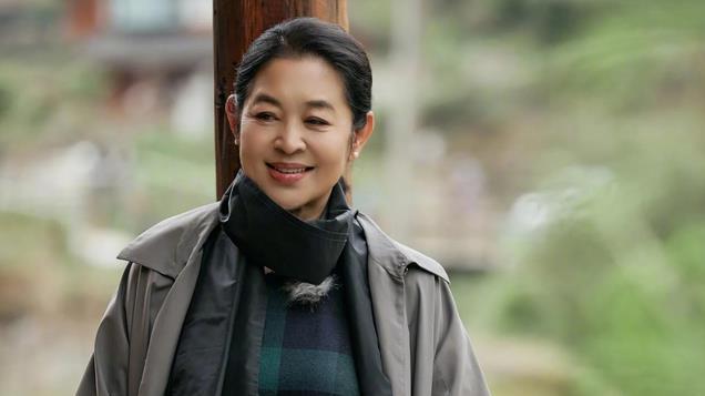 饶颖赵忠祥与我关系特殊多年，他有特殊癖好，令我身心受到伤害