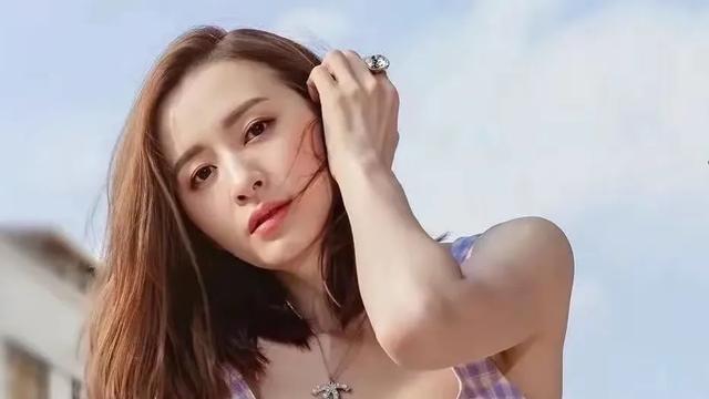 沈卓盈：从“良品妹”到全能艺人的华丽蜕变