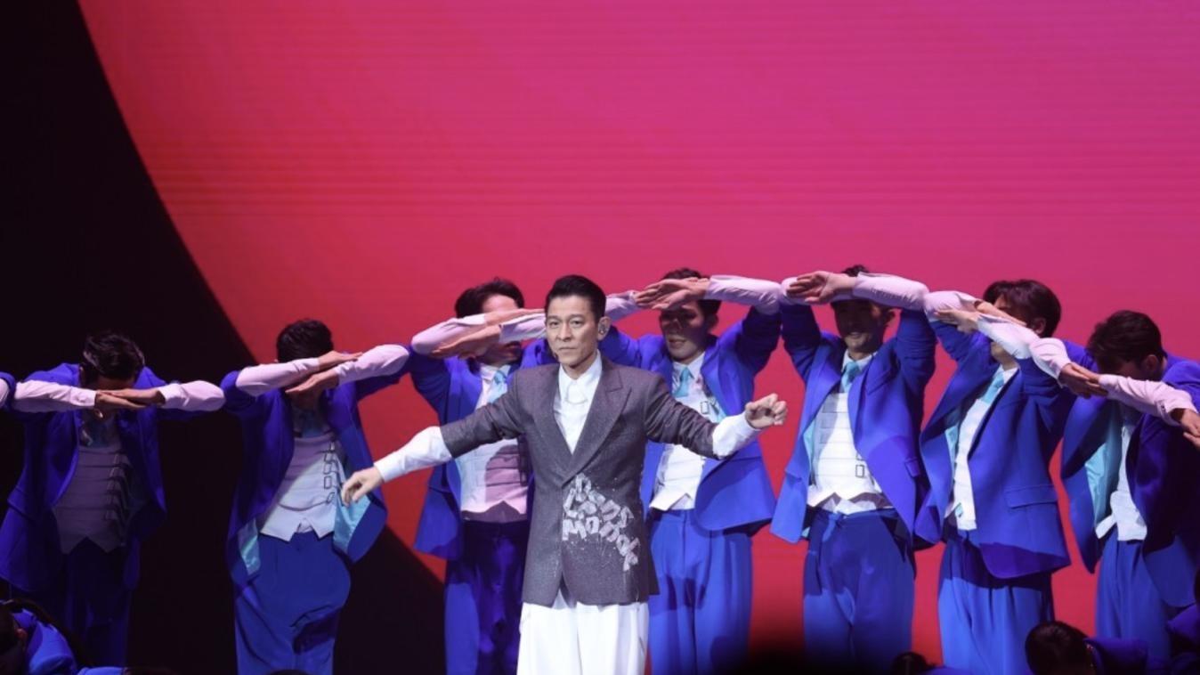 天王归来！香港红馆燃爆，刘德华唱哭全场！六年等待，只为这一刻