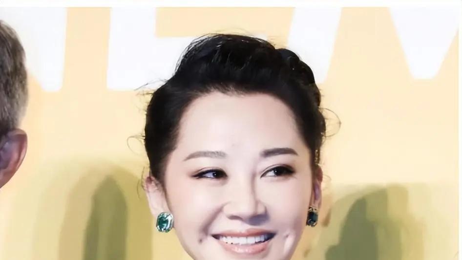 她一生 “风流成性、老少通吃”，撩汉无数，现如今55岁却依旧单身