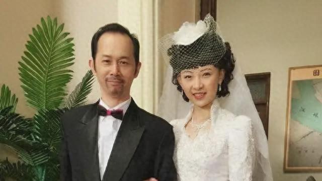 63岁的369王虾吴家辉，戏里是牛局长的跟班，现实妻子从来不出镜