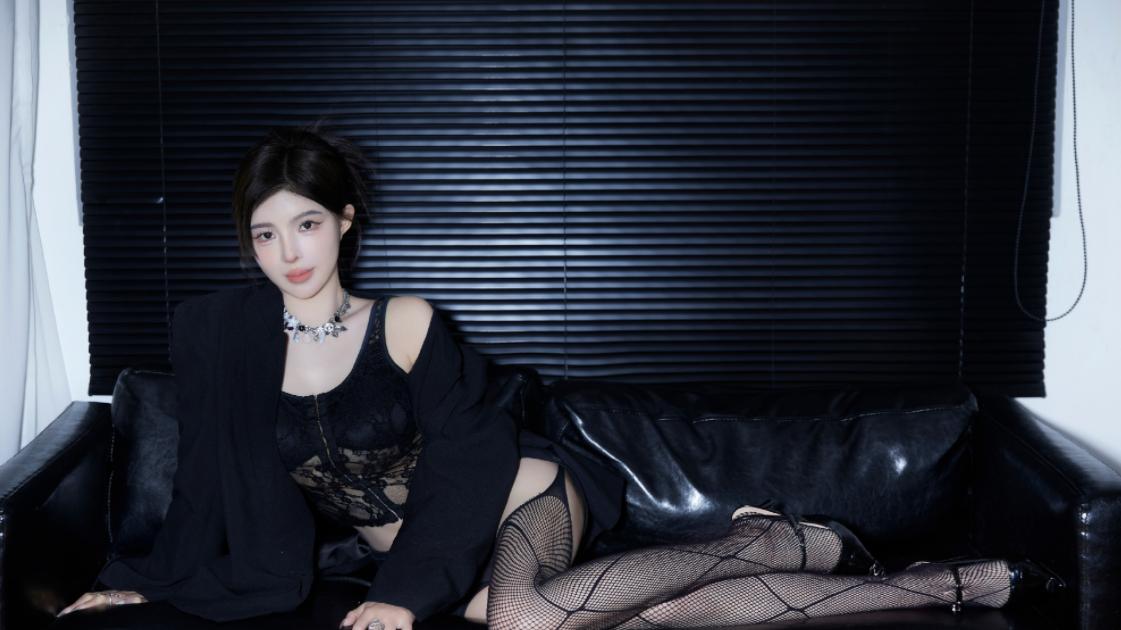 闺蜜洗澡玻璃反光，苏恩让闺蜜赶紧穿衣服，网友：不把兄弟当家人