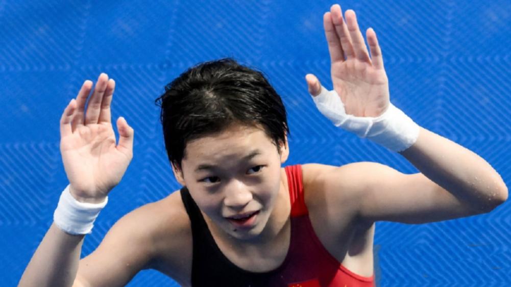 全红婵C位出镜！手指修长，美甲闪亮，17岁个性鲜明不惧批评