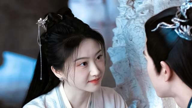 好心酸！景甜36岁还在演古偶，资源降级，做错规划