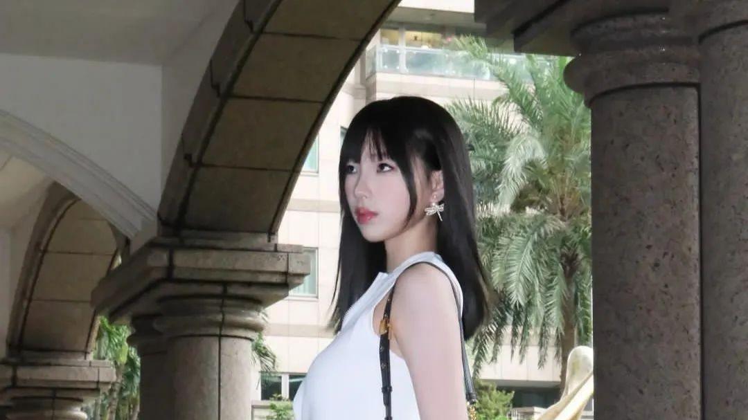 姐妹俩的分水岭来了！小S女儿被名校录取晒美照，大S竟然输给妹妹