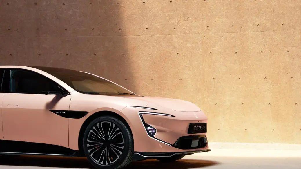 “华为全家桶”+3激光雷达！26万多买5米大车，续航700km加速3.9秒