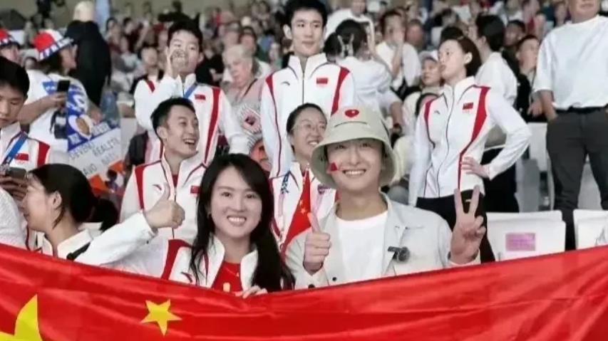 陈若琳、牛俊峰同游影城，友情曝光，跨界组合引关注