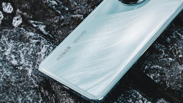 荣耀打响价格战，16GB+512GB+三主摄，发布五个月突降1089元