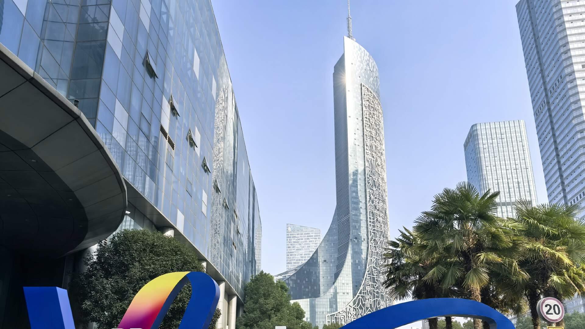 国产之光：维信诺攻克屏幕技术难题，新一代发光材料惊艳亮相