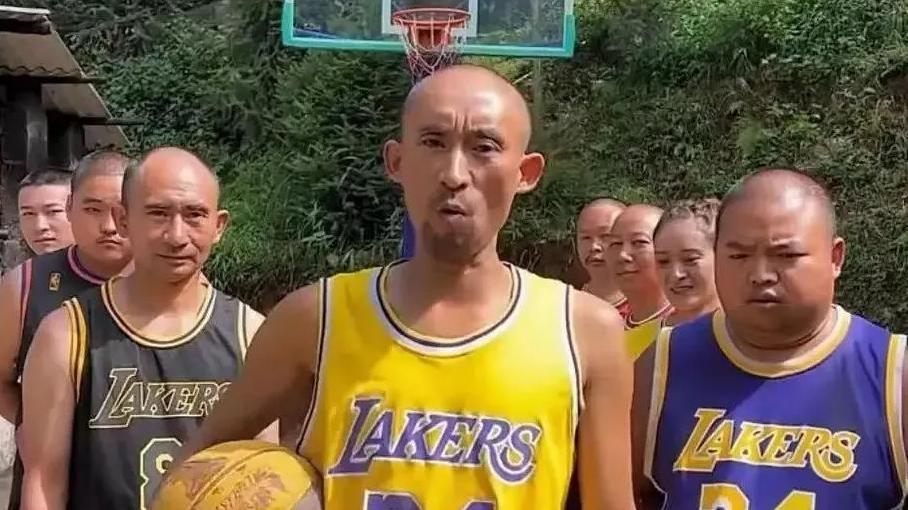 模仿明星就能月入百万，明星本人自愧不如，最后一位堪称一股清流