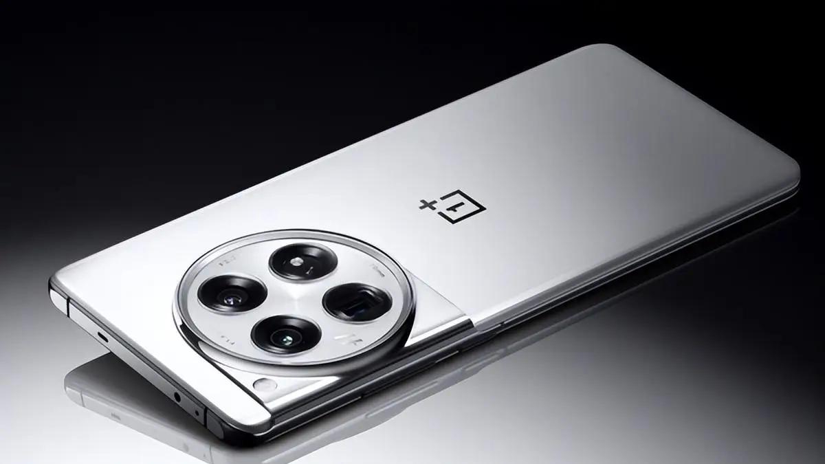 2024手机“硬货”：骁龙8至尊版联合6000mAh、2K屏，6年丝滑流畅