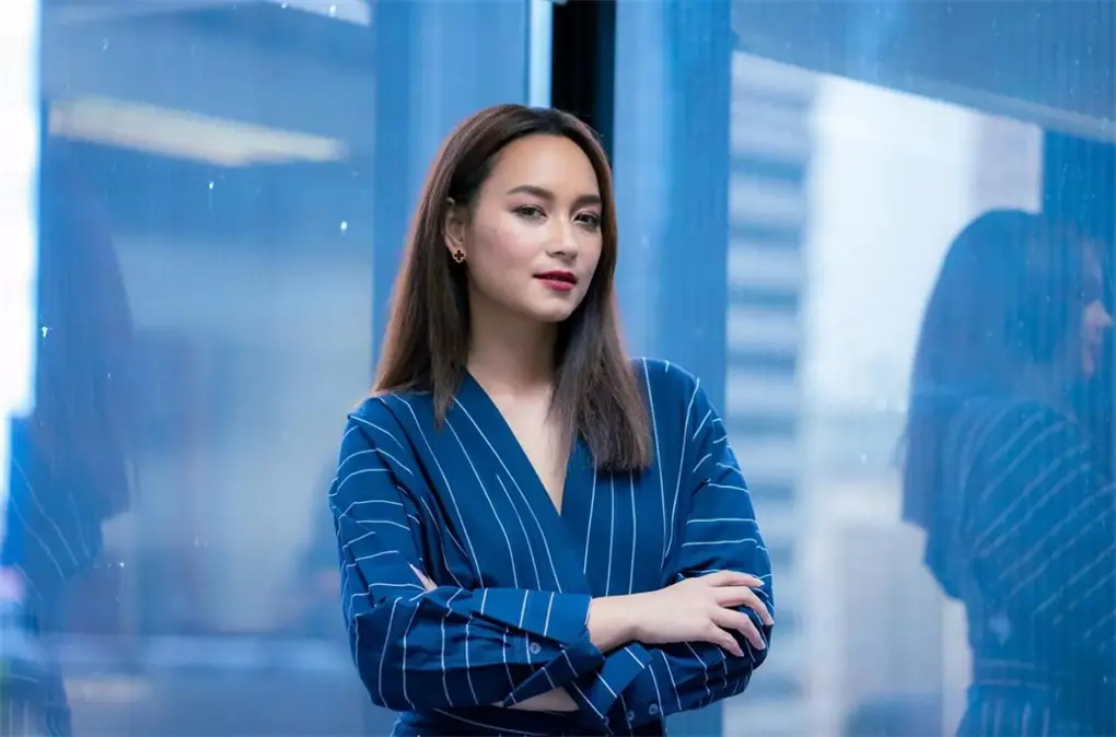 泰剧女神Bee被富商男友求婚，男方有过3任妻子，共生育4个孩子