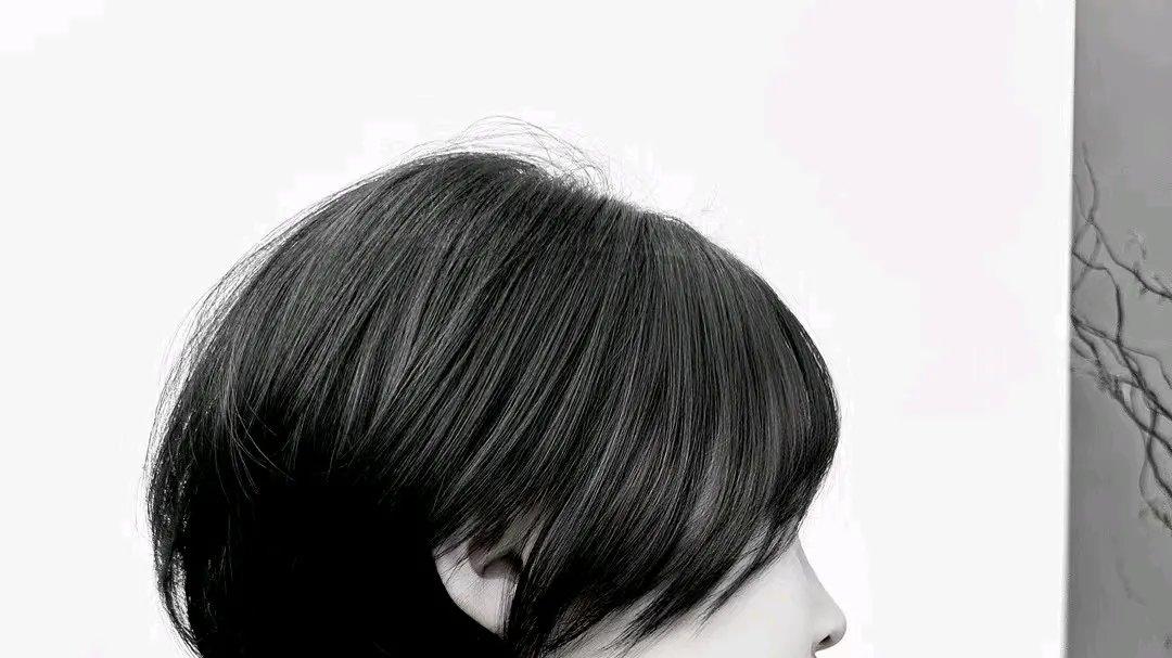 短发的灵动魅力：有层次且露耳