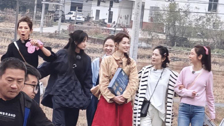 霍建华老婆林心如和前任陈乔恩罕见同框！仅3岁之差却一个像公主一个像女仆！