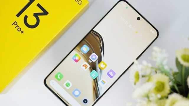 真我手机终于妥协，发布一个月跌至1779元，5200mAh+120倍变焦