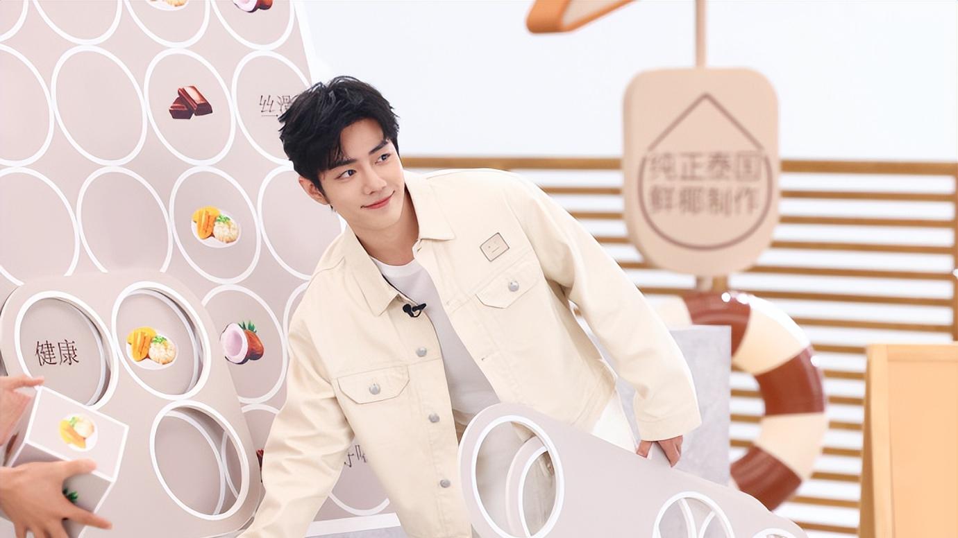 肖战最新直播甜度超标：清爽形象与暖心祝福引发粉丝狂欢