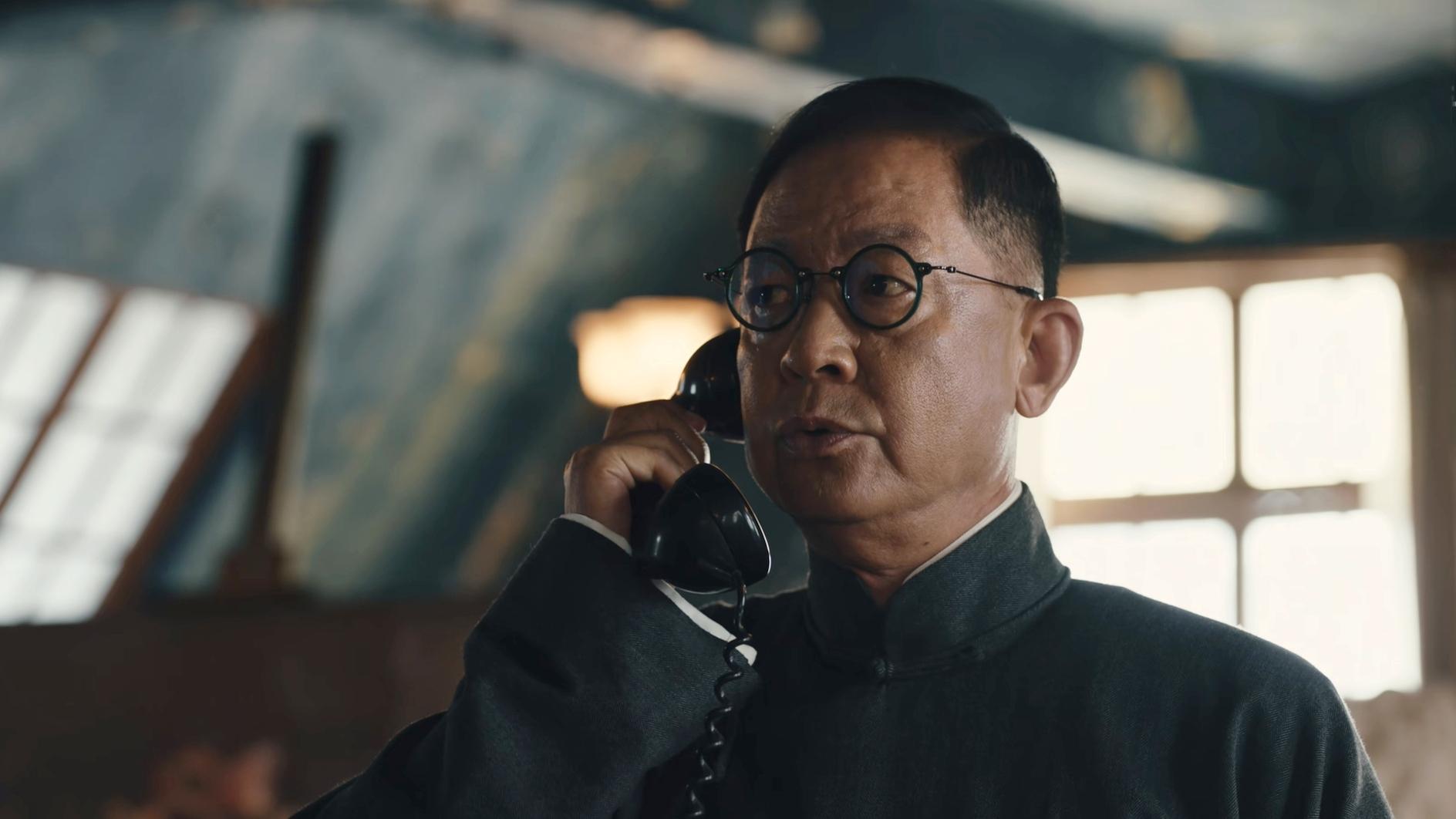 《暗夜与黎明》又一特务身份被锁定！扮猪吃老虎，就在路正阳身旁