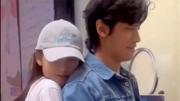 46岁陈乔恩和小9岁富三代补办婚礼，连婚纱照都是接商单，这豪门嫁得真掉价！