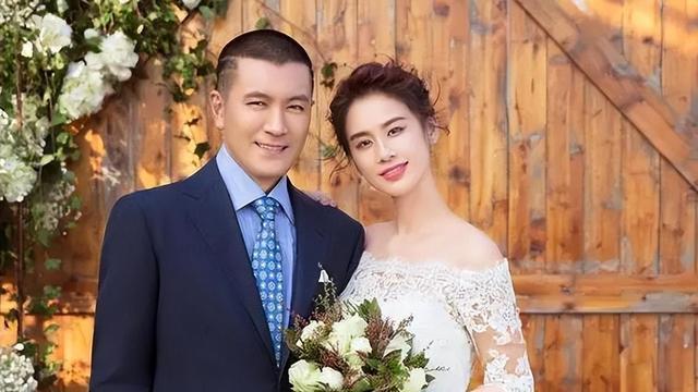 黄圣依第二次依然选择离婚，网友：爱与不爱其实很明显了