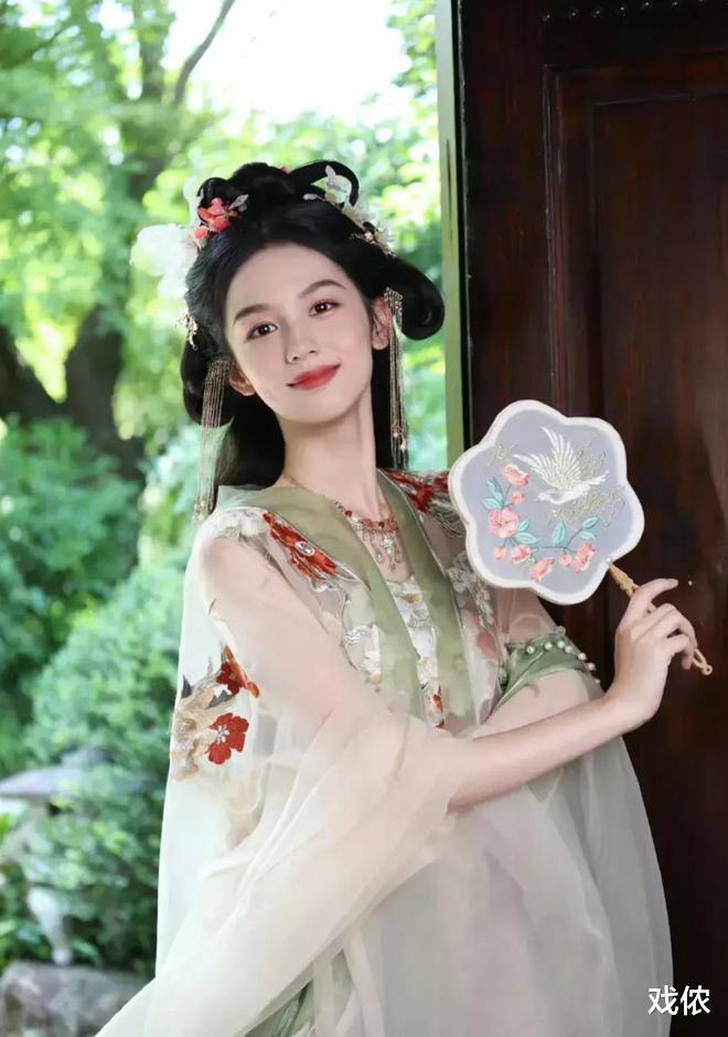 周也不过黑了一次脸,李冰冰差不多把腿都快跑断了,吴谨言实名羡慕