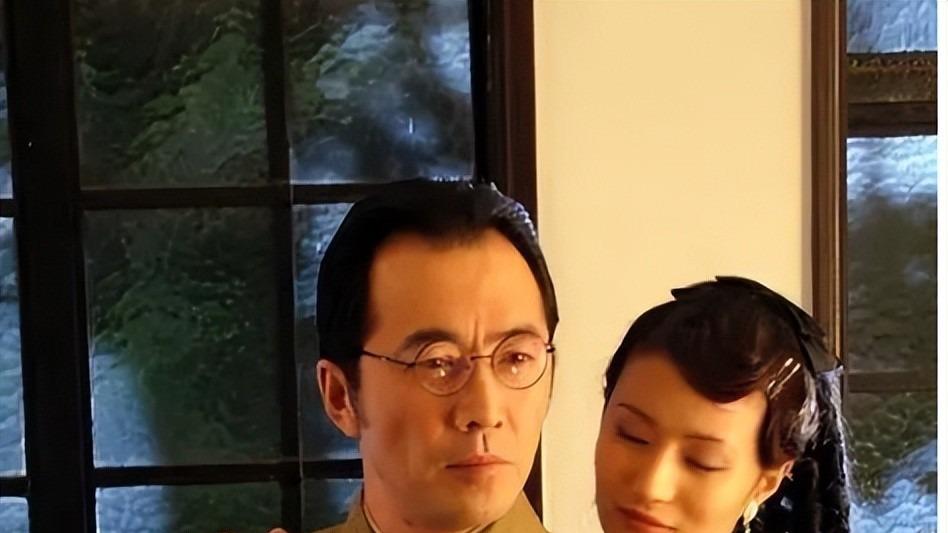 《我是刑警》郑晓宁：和萨日娜青梅竹马，50岁老来得子，如今怎样