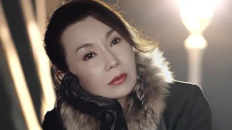 61岁张曼玉近照引热议，模样大变被指不像本人，女神也敌不过岁月