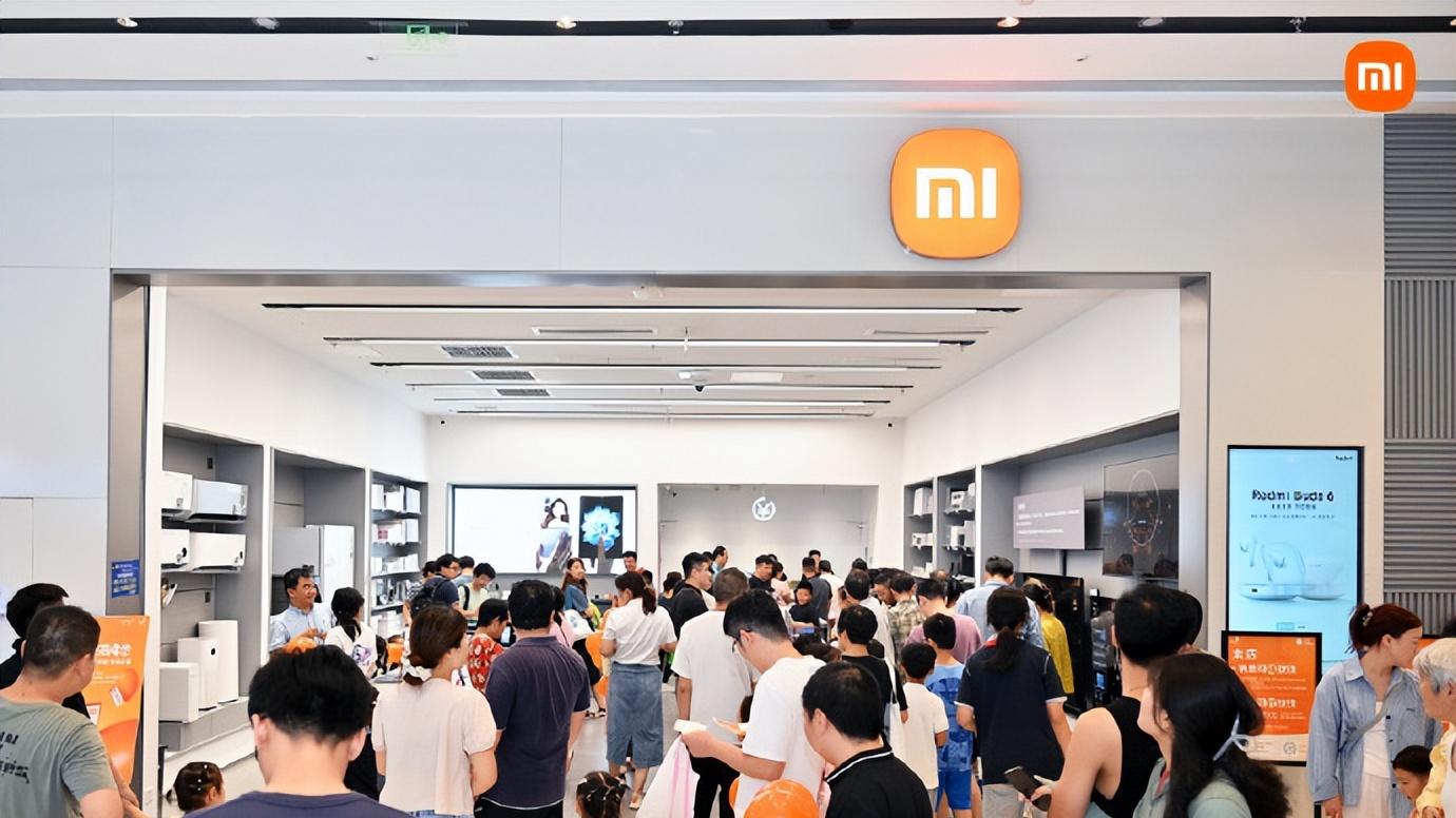 卢伟冰突然秀肌肉，网友的呼声都在澎湃OS