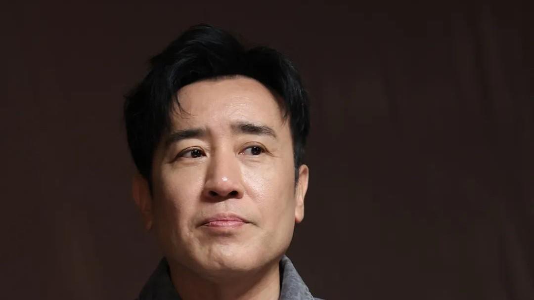 持续发酵！53岁于和伟引争议，最新回应