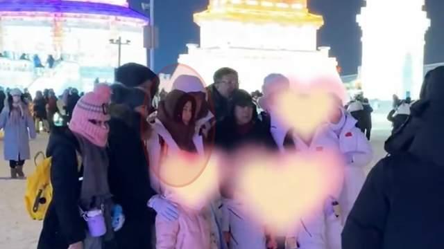 郭晶晶一家现身哈尔滨！打扮朴素简单，被形容“地母系”女主感觉