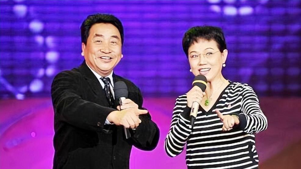 24年前要给姜昆养老的“孤儿”，如今成就狠狠打了姜昆亲闺女的脸