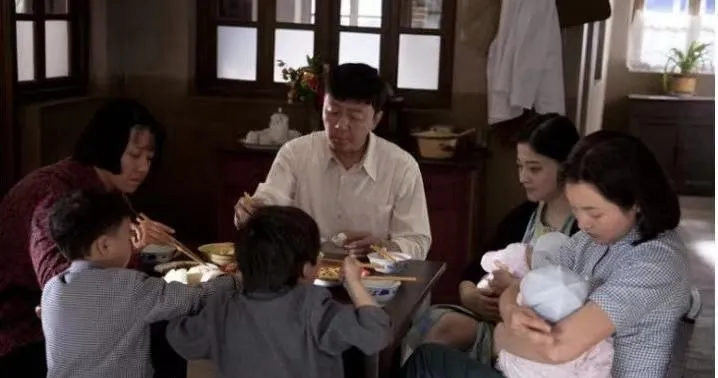 因吃饭戏份太多，特意请个厨师