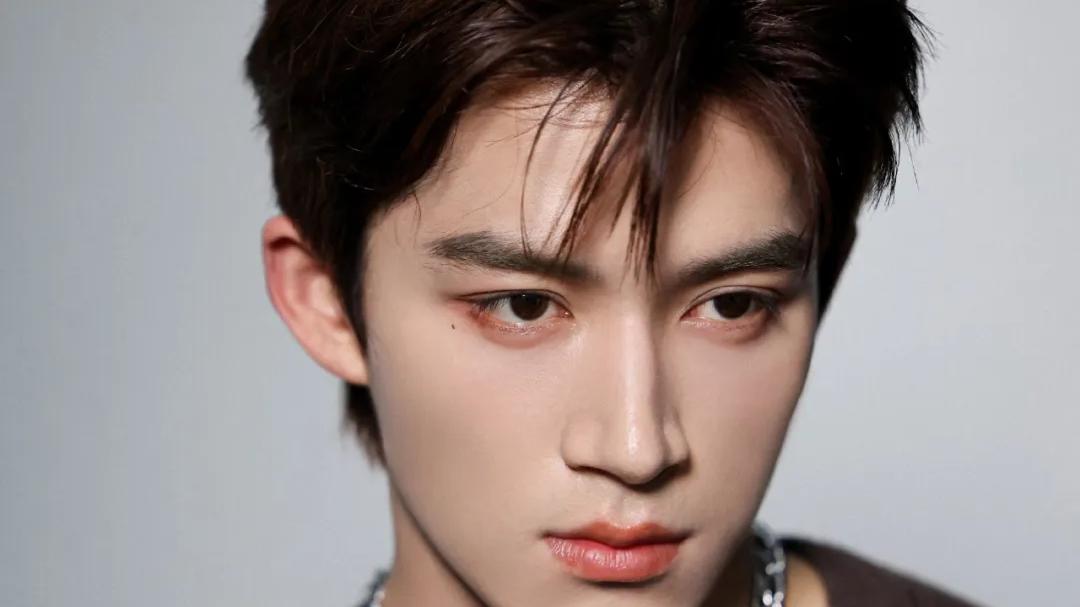 22岁新晋内娱男妲己因“夺人妻”爆红，网友：他还只是个孩子啊！