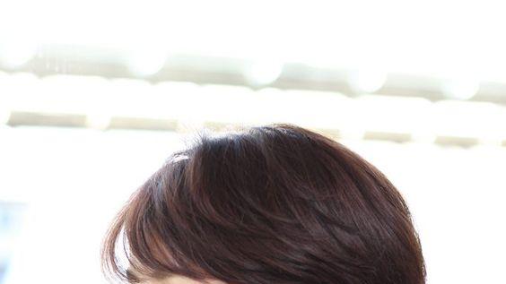 女人过了50岁，想换发型试试这几种，就算头发花白也很美