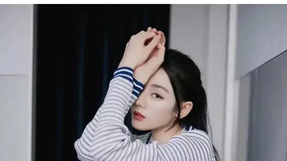 迪丽热巴：美照超级无敌美，从头美到脚趾头！