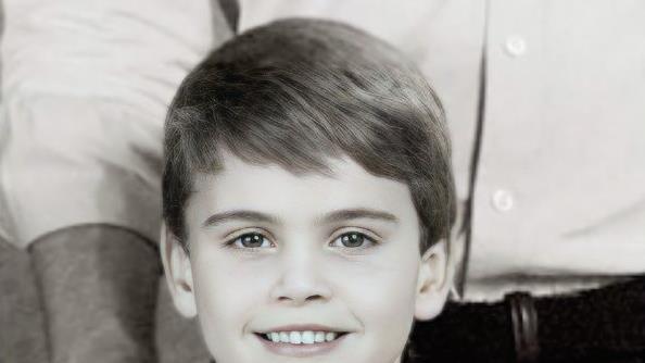 凯特王妃基因强大！路易长大后神似妈妈的容貌，帅气笑容如出一辙