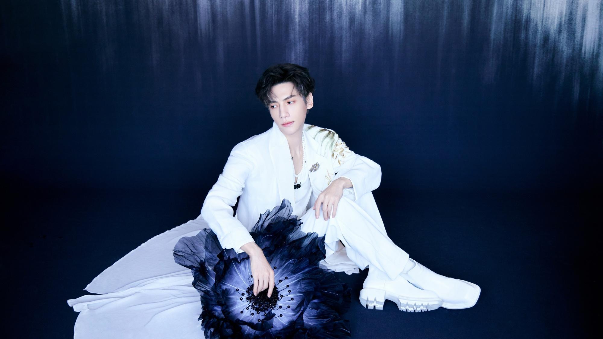 这届网友好严格！罗云熙晒腹肌被调侃，粉丝评价“一针见血”