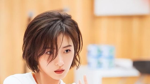 万茜：坦言曾遭潜规则，事业巅峰之际意外产子，现今状况究竟如何