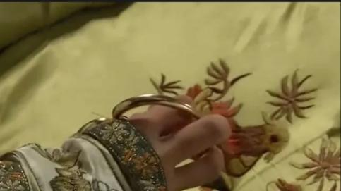 为什么安陵容母亲付出那么多，熬瞎了眼，安比槐却对她弃之若履？