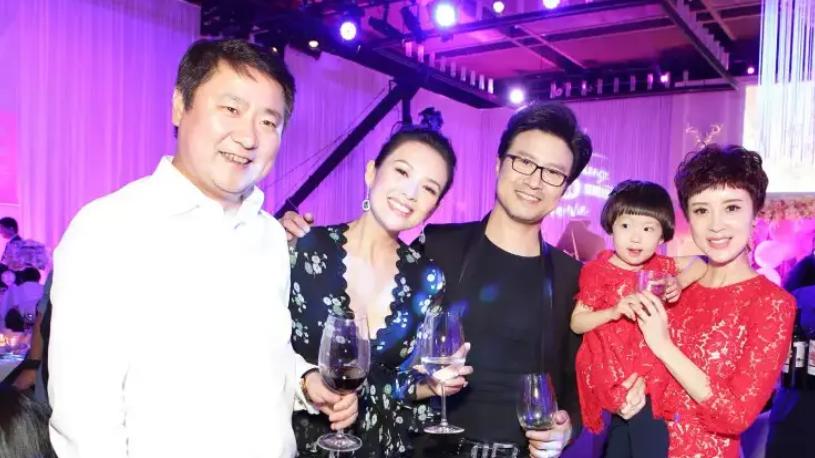 大瓜！博纳总裁于冬与金巧巧离婚内幕曝光，曾多次晒全家幸福照片