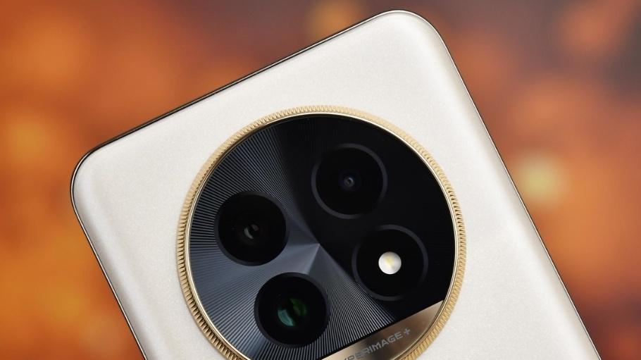 12GB+256GB+120倍变焦，现已跌至1778元，扯下友商“遮羞布”