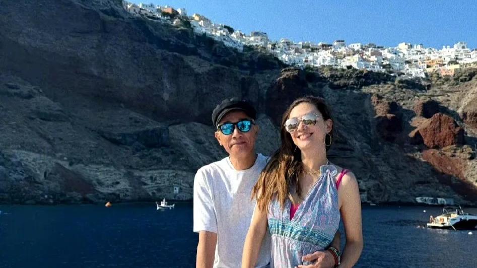 41岁应采儿晒与陈小春海边亲吻照，穿着清凉笑意盈盈，16岁年龄差真不是问题！