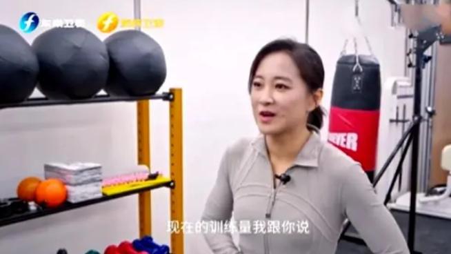 清粥小菜也能塑造完美身材？贾玲健身细节首次曝光