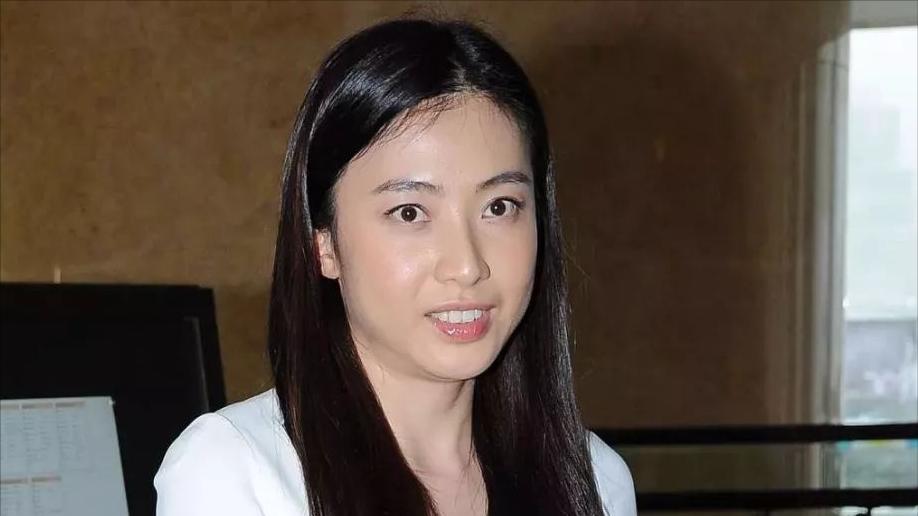 布局15年，分走刘銮雄七百亿，甘比狐狸尾巴露出来：手段实在高明