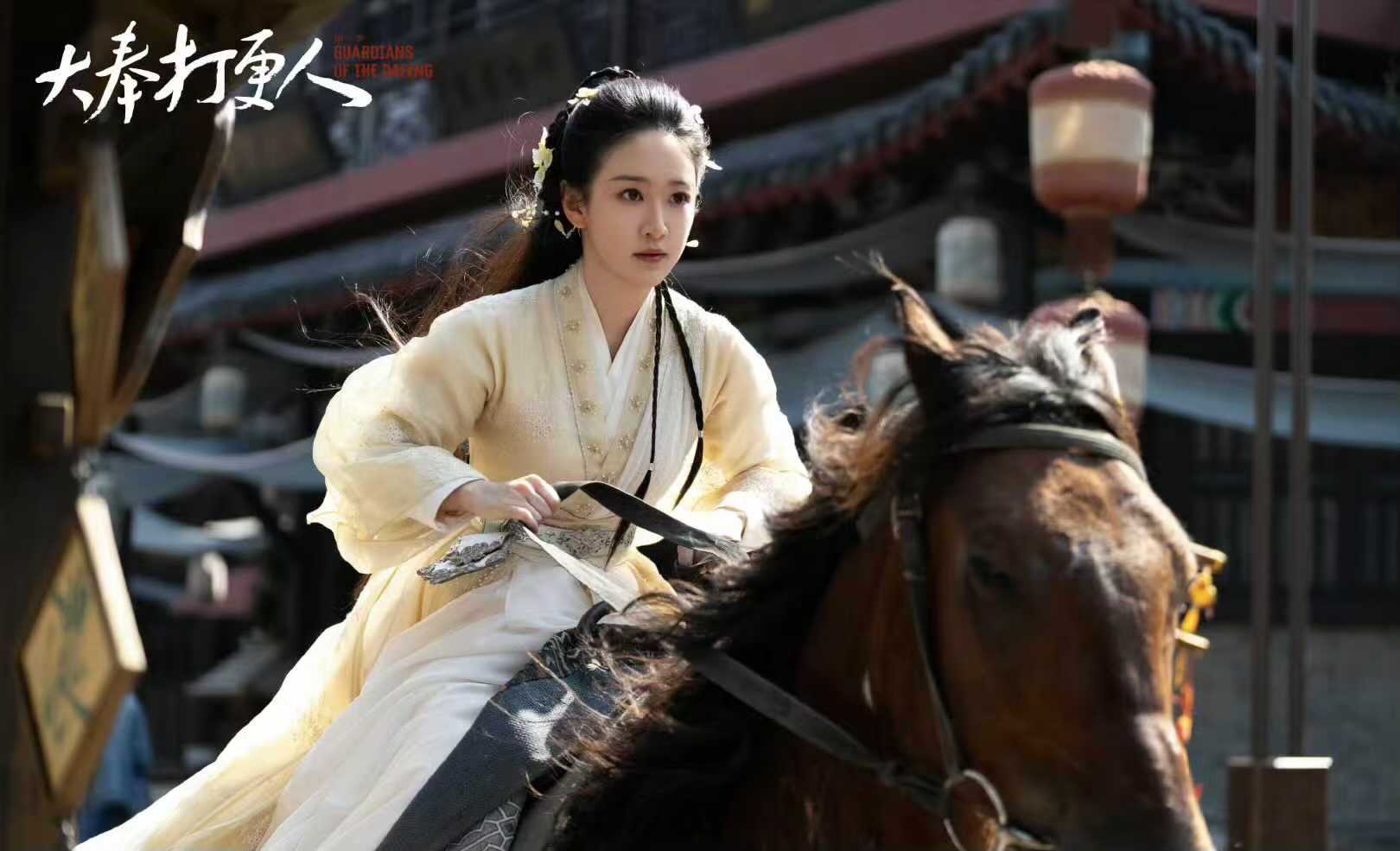 14岁出道，18岁参加超女成名，33岁的她婚事让全网操碎了心