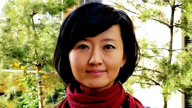 柴静辱华言论引发争议，移居国外后的生活现状揭秘