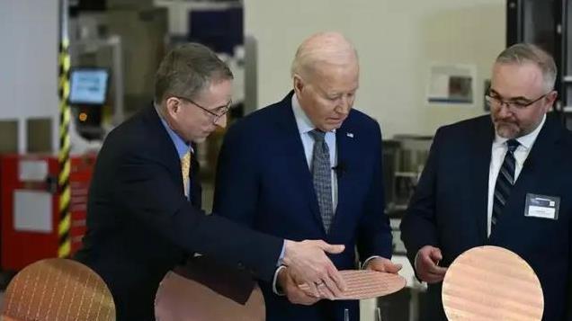 中美芯片大决战打响，全球科技巨头纷纷站队！释放什么信号？