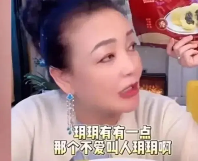 大S韩国游玩被拍，被调侃像大妈，但经纪人一句话，却让不少人不少人转粉